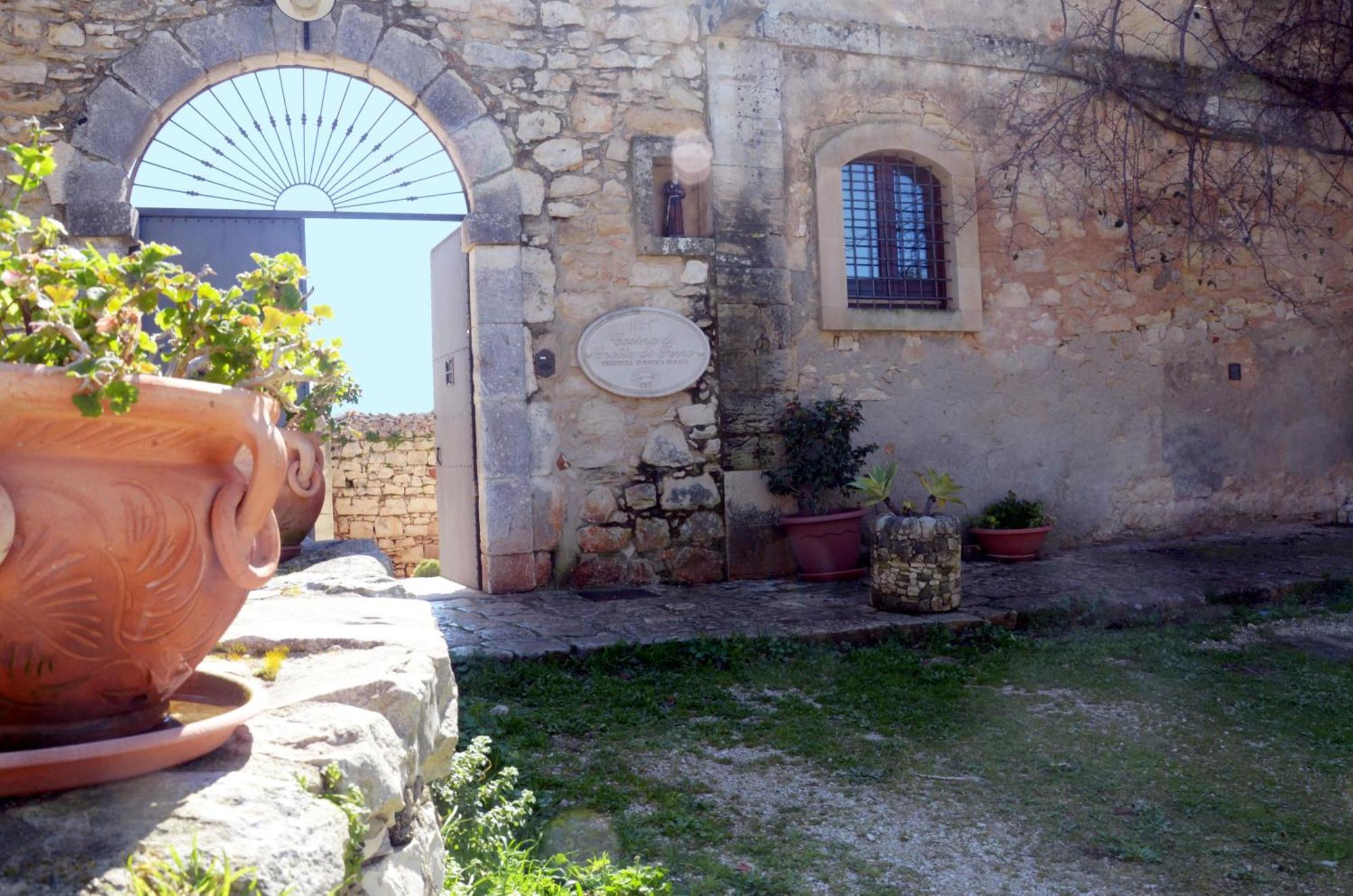 Penzion Casina Di Grotta Di Ferro Santa Croce Camerina Exteriér fotografie